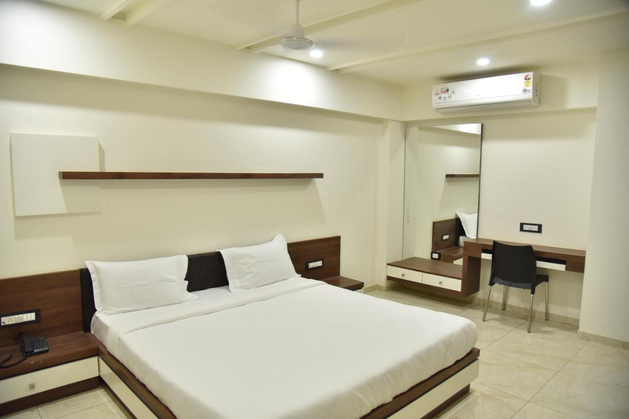 Hotel Savera Inn Morbi Ngoại thất bức ảnh