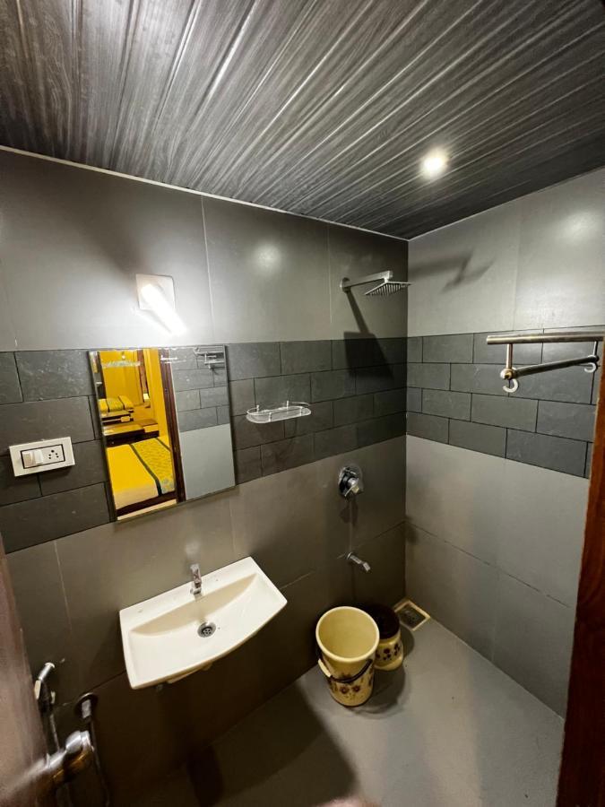 Hotel Savera Inn Morbi Ngoại thất bức ảnh