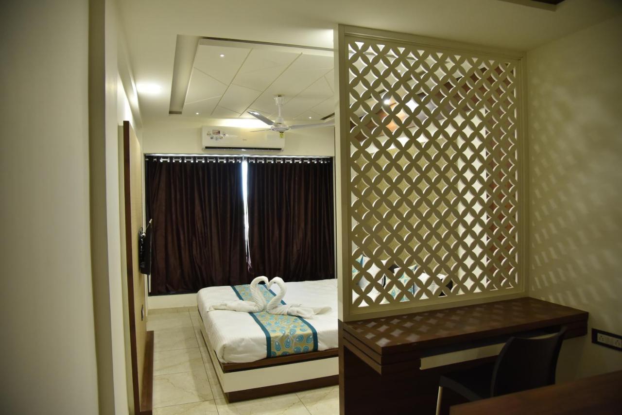 Hotel Savera Inn Morbi Ngoại thất bức ảnh