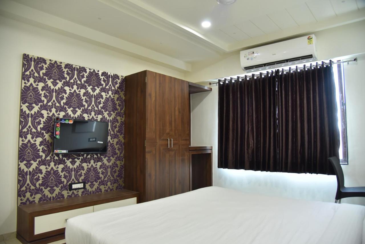 Hotel Savera Inn Morbi Ngoại thất bức ảnh