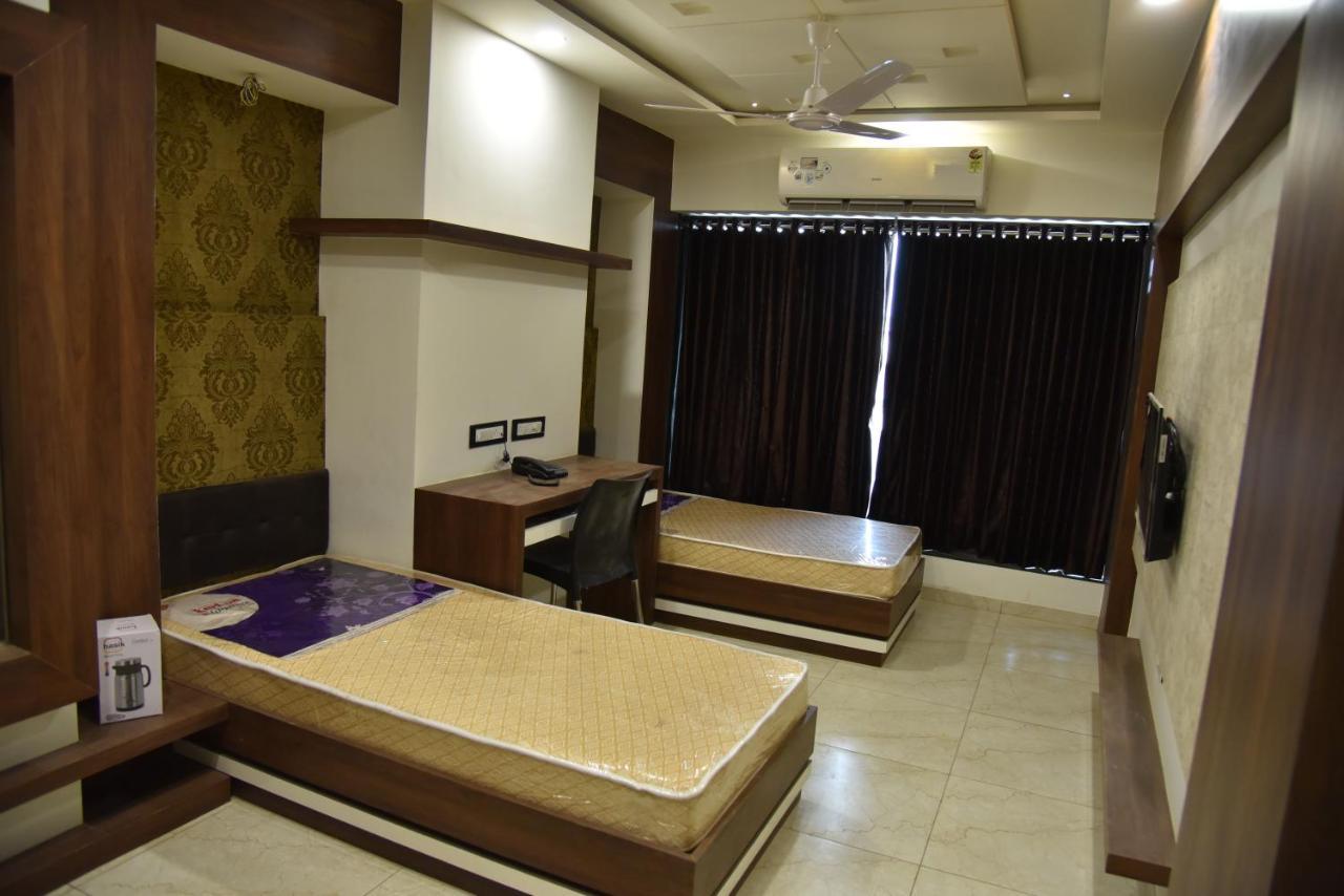 Hotel Savera Inn Morbi Ngoại thất bức ảnh