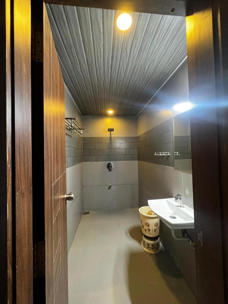 Hotel Savera Inn Morbi Ngoại thất bức ảnh